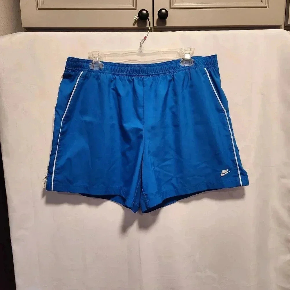 Nike Dri-Fit Women's Size XL Blue Athletic Shorts White Pin Strip Pockets
